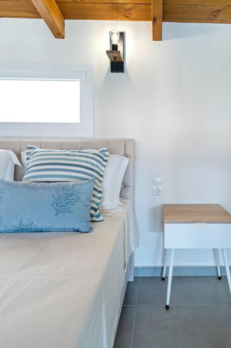 Sofia Suite, A Seafront Hideaway ! Pánormos 외부 사진