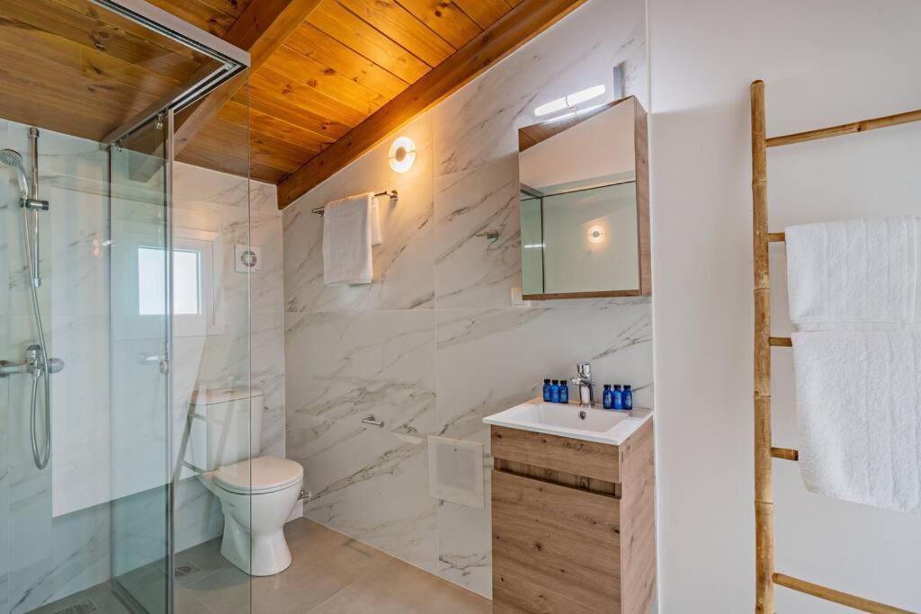 Sofia Suite, A Seafront Hideaway ! Pánormos 외부 사진