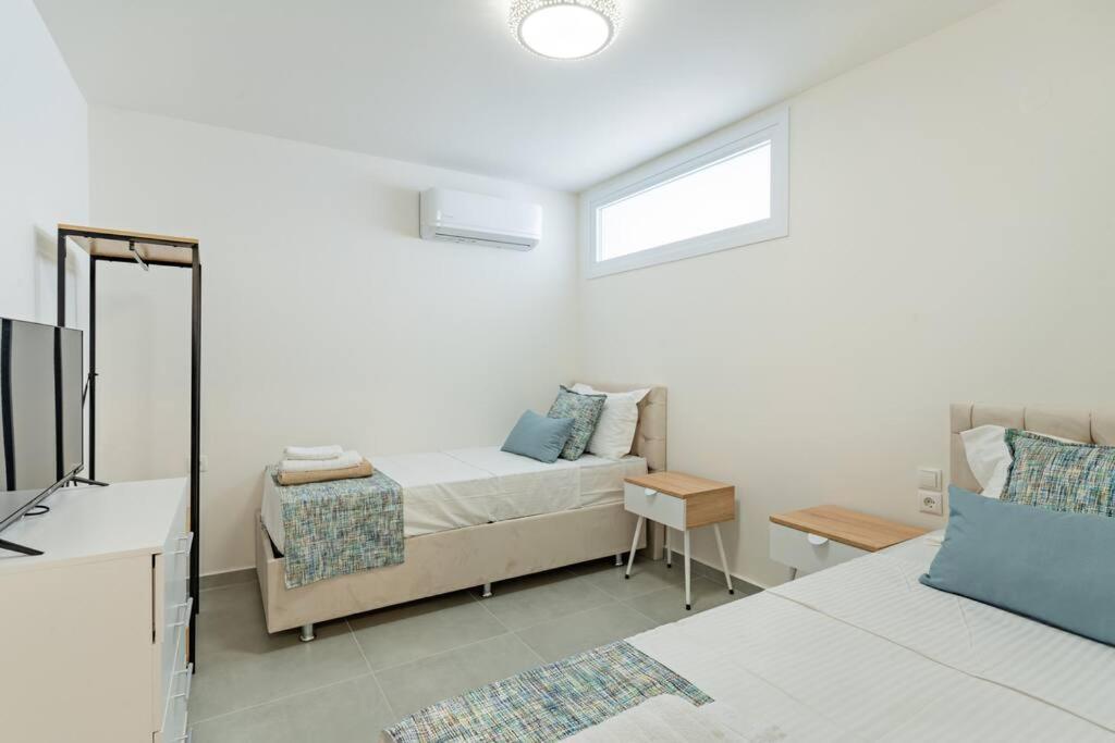 Sofia Suite, A Seafront Hideaway ! Pánormos 외부 사진